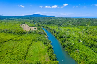 Strandzha dağlarının ve Bulgaria 'daki Veleka nehrinin havadan görünüşü