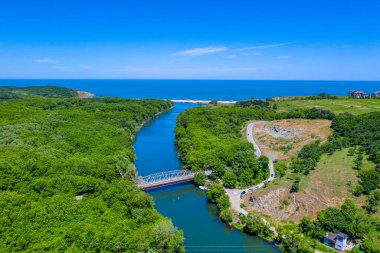 Strandzha dağlarının ve Bulgaria 'daki Veleka nehrinin havadan görünüşü