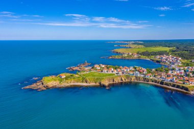 Bulgar sahil kenti Ahtopol 'ün hava manzarası