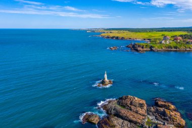 Bulgaristan 'ın Ahtopol kentinde kayalık bir adada deniz feneri