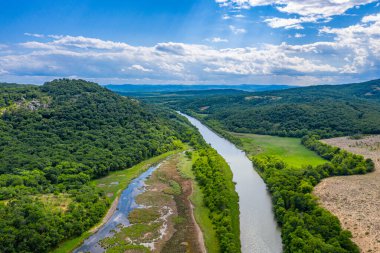 Bulgaristan 'daki Ropotamo nehrinin havadan görünüşü