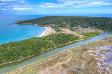 Bulgaristan 'daki Ropotamo nehrinin havadan görünüşü