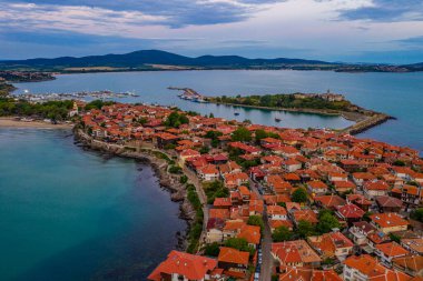 Bulgar kenti Sozopol 'un gündoğumu hava manzarası
