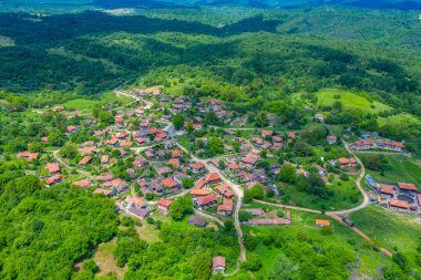 Bulgaristan 'ın geleneksel Brashlyan köyünün hava manzarası