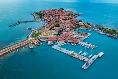 Bulgar kenti Nessebar 'ın günbatımı manzarası