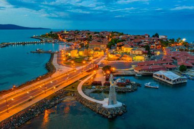 Bulgar kenti Nessebar 'ın günbatımı manzarası