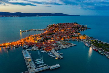 Bulgar kenti Nessebar 'ın günbatımı manzarası