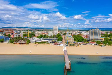 Sunny Beach 'in havadan görünüşü - Bulgaristan' da popüler bir tatil beldesi