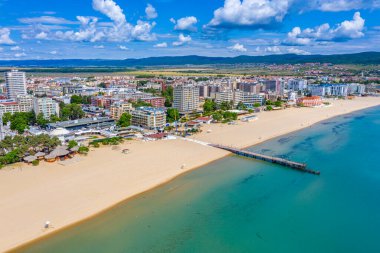 Sunny Beach 'in havadan görünüşü - Bulgaristan' da popüler bir tatil beldesi