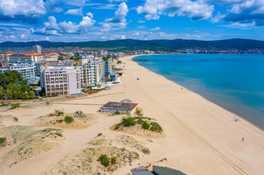 Sunny Beach 'in havadan görünüşü - Bulgaristan' da popüler bir tatil beldesi