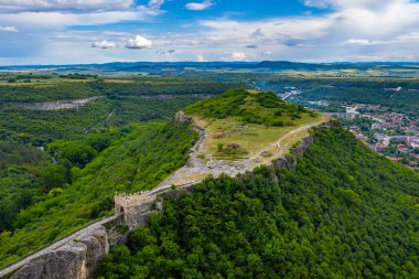 Bulgaristan 'daki Ovech kalesinin manzarası