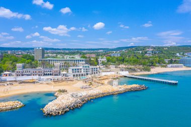 Bulgaristan 'ın Varna kenti yakınlarındaki Saint Konstantine ve Elena plaj tatil beldesinde bir otel.