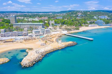 Bulgaristan 'ın Varna kenti yakınlarındaki Saint Konstantine ve Elena plaj tatil beldesinde bir otel.