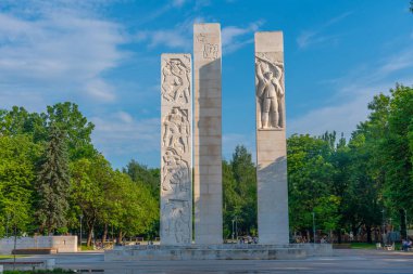 Bulgar kenti Botevgrad 'da savaş anıtı