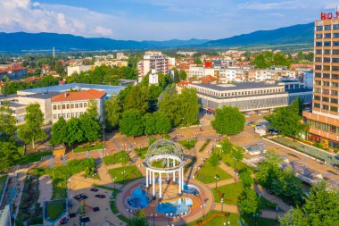 Bulgaristan 'da Botevgrad' ın merkezine park et