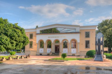 Bulgaristan 'ın Botevgrad kentinde tarihi müze (tabelanın çevirisi)