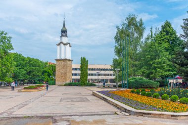 Bulgaristan 'ın Botevgrad kentindeki tarihi saat kulesi