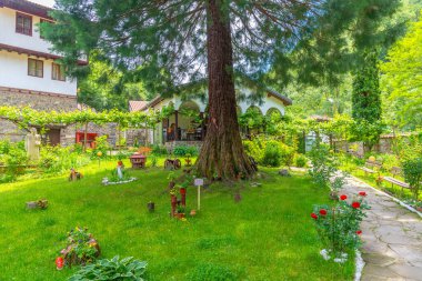 Bulgaristan 'da Yedi Sunak Manastırı olarak bilinen Tanrı' nın Kutsal Ana Manastırı.