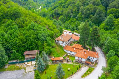 Bulgaristan 'da Yedi Sunak Manastırı olarak bilinen Tanrı' nın Kutsal Ana Manastırı.