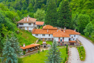 Bulgaristan 'da Yedi Sunak Manastırı olarak bilinen Tanrı' nın Kutsal Ana Manastırı.