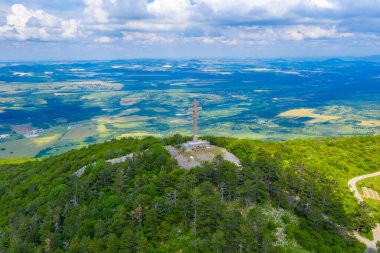 Bulgaristan 'ın Okolchitsa zirvesinde anma haçı