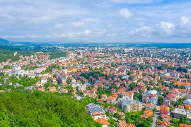 Bulgar kenti Vratsa 'nın hava manzarası