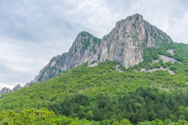 Bulgaristan 'da Vrachanski Balkan dağlarının zirveleri