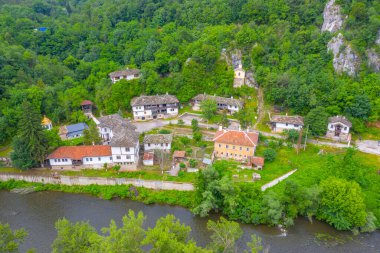 Bulgaristan 'ın İskar Nehri kıyısında yer alan Cherepish manastırı