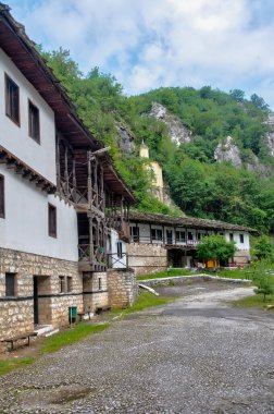 Bulgaristan 'ın İskar Nehri kıyısında yer alan Cherepish manastırı