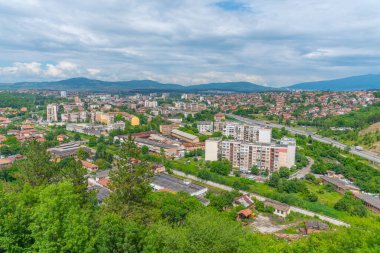 Bulgar kenti Pernik 'in hava manzarası