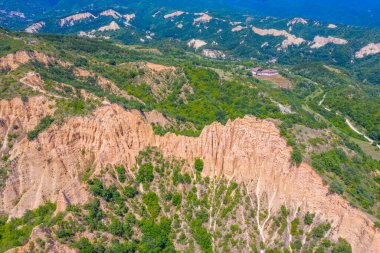 Bulgar Melnik kasabası yakınlarındaki kum piramitleri