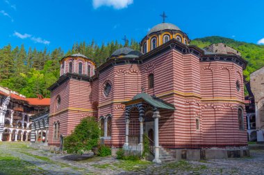 Bulgaristan 'daki ünlü Rila manastırının avlusu