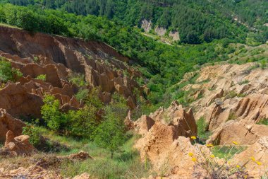 Bulgar Stob kasabası yakınlarındaki kum piramitleri