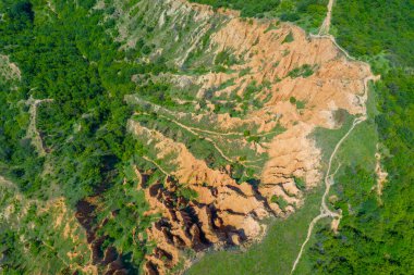 Bulgar Stob kasabası yakınlarındaki kum piramitleri