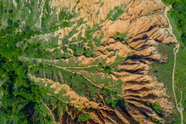Bulgar Stob kasabası yakınlarındaki kum piramitleri