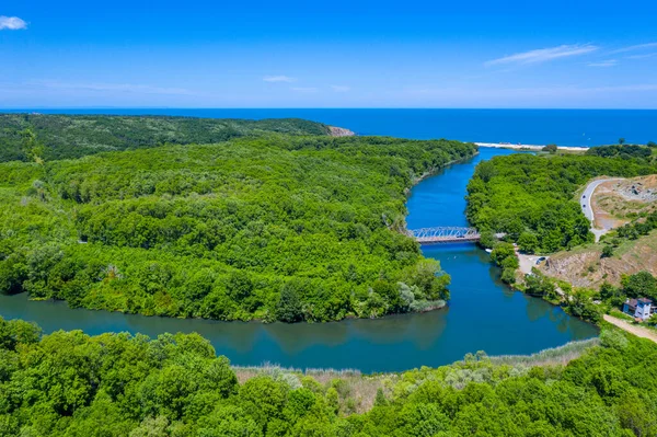 Strandzha dağlarının ve Bulgaria 'daki Veleka nehrinin havadan görünüşü