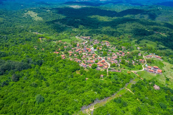 保加利亚境内传统Brashlyan村的空中景观 — 图库照片
