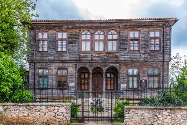 Bulgar kenti Malko Tarnovo 'daki eski ahşap ev