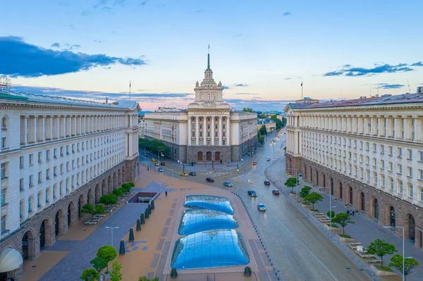 索菲亚拉果广场与国民议会大楼的日落景观 用西里尔字母书写 保加利亚 — 图库照片