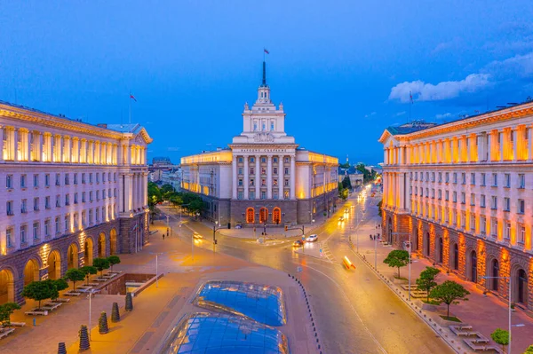 索菲亚拉果广场与国民议会大楼的日落景观 用西里尔字母书写 保加利亚 — 图库照片