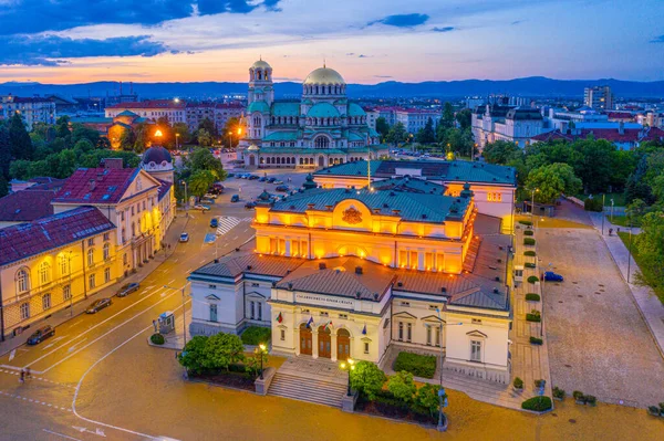 Nachtaufnahme Der Nationalversammlung Der Republik Bulgarien Und Der Alexander Newski — Stockfoto