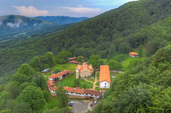 Kutsal Üçlü Manastırı Bulgaristan Etropole Kenti Yakınlarındaki Varovitets — Stok fotoğraf