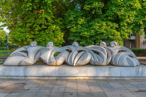 Statue Für Klatschmädchen Botevgrad Bulgarien — Stockfoto