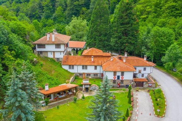 Bulgaristan 'da Yedi Sunak Manastırı olarak bilinen Tanrı' nın Kutsal Ana Manastırı.