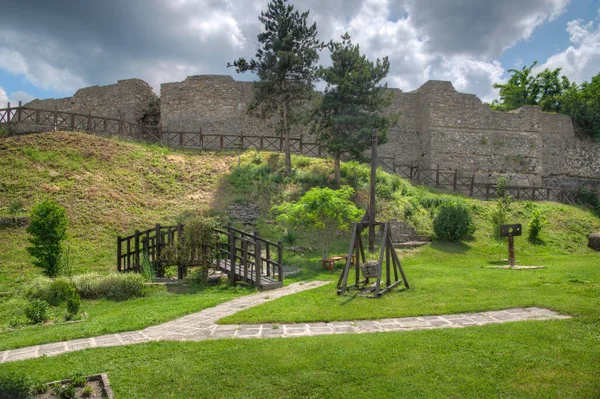 Bulgar kenti Mezdra 'daki Arkeoloji Kompleksi Kalesi