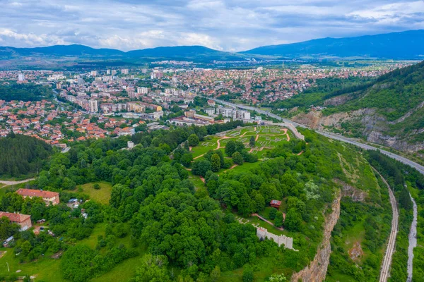 Vista Aérea Cidade Pernik Fortaleza Cracra Bulgária — Fotografia de Stock