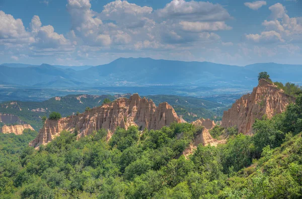 Bulgar Melnik kasabası yakınlarındaki kum piramitleri