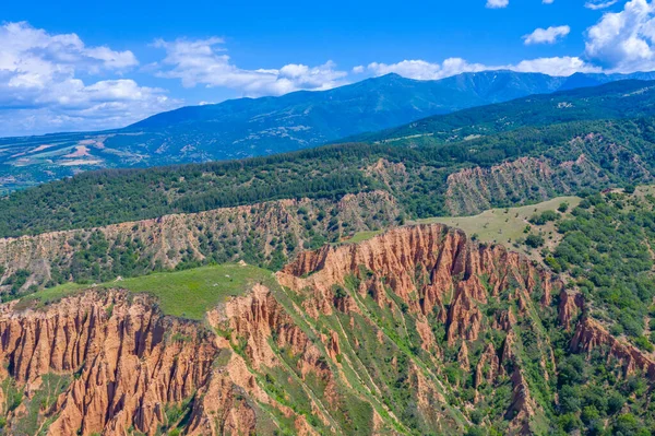Bulgar Stob kasabası yakınlarındaki kum piramitleri
