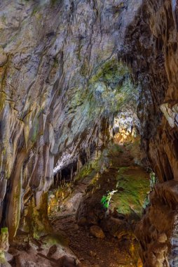 Bulgaristan 'daki Snezhanka mağarasının içi