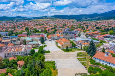 Bulgaristan 'ın Panagyurishte kentinin manzarası Ulusal Anma Kompleksi Apriltsi' den 